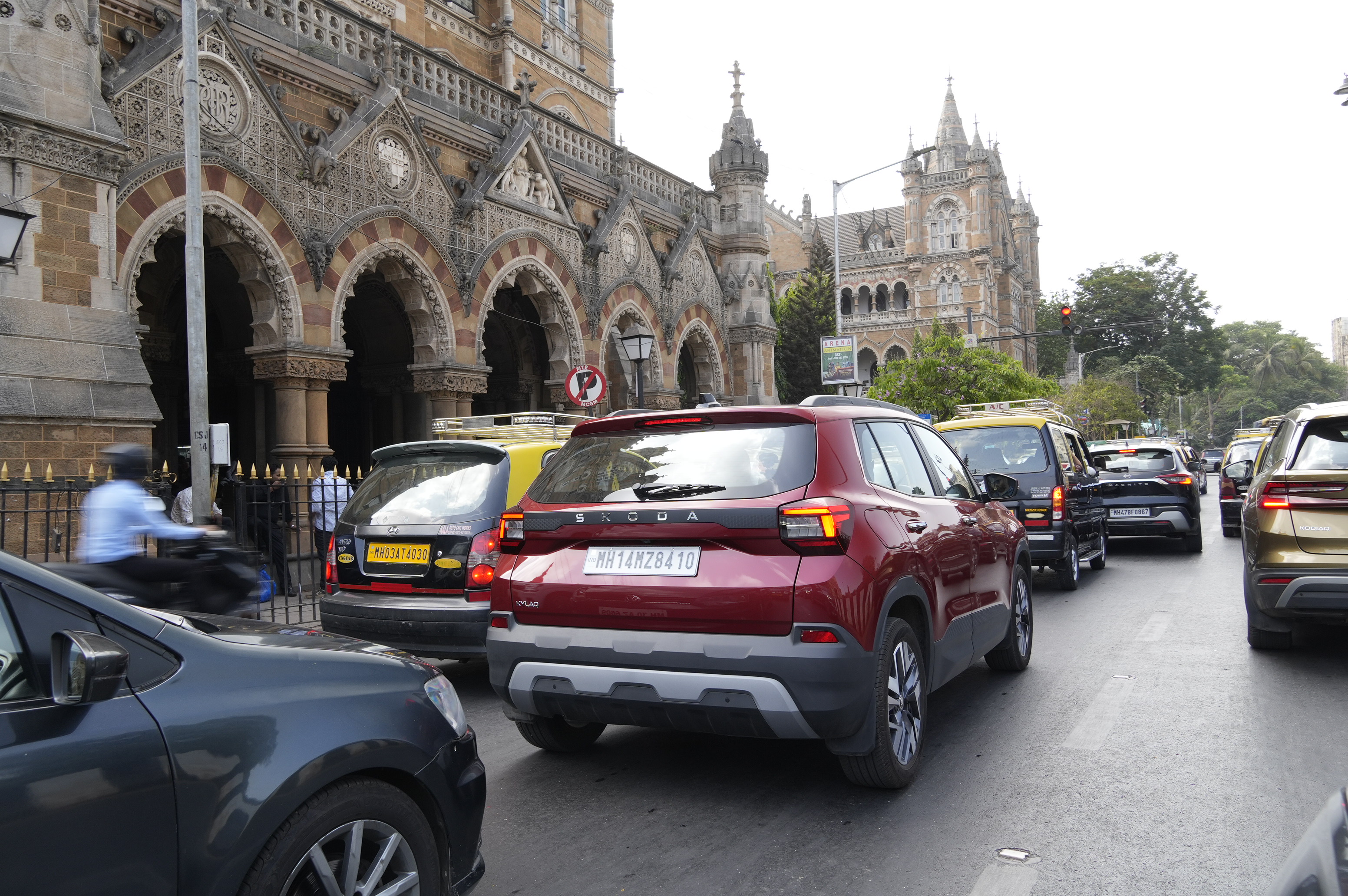 In India, long traffic jams and low average speeds are common