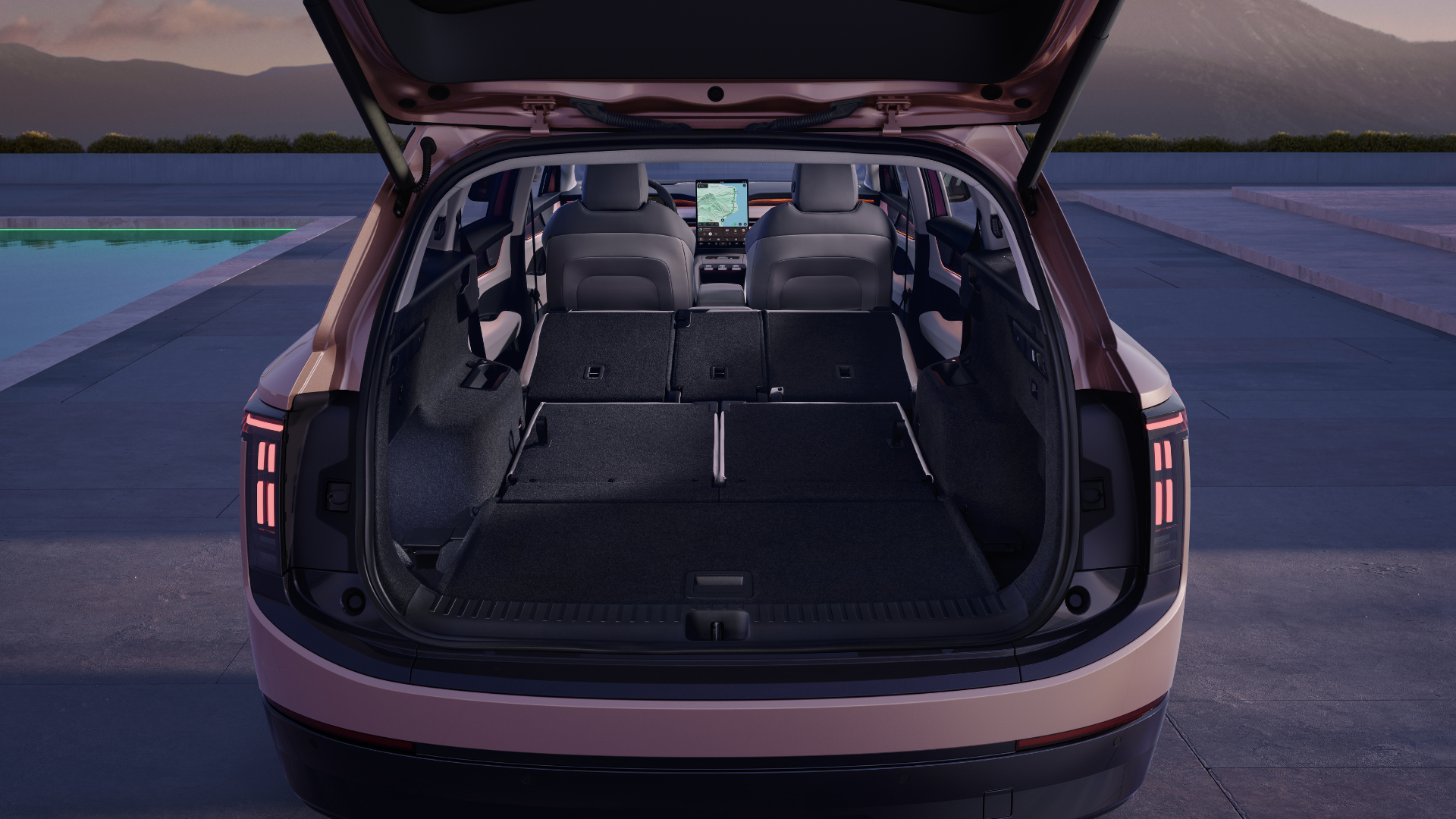 The Peaq offers a generous trunk space, with a capacity of up to 935 liters in the five-seat configuration
