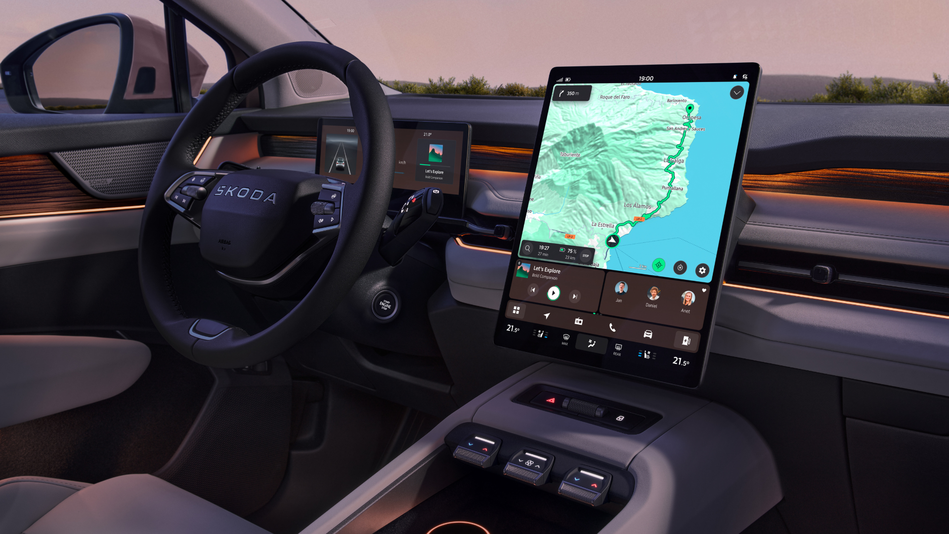 The portrait-oriented infotainment display has a diagonal of 13.6 inches
