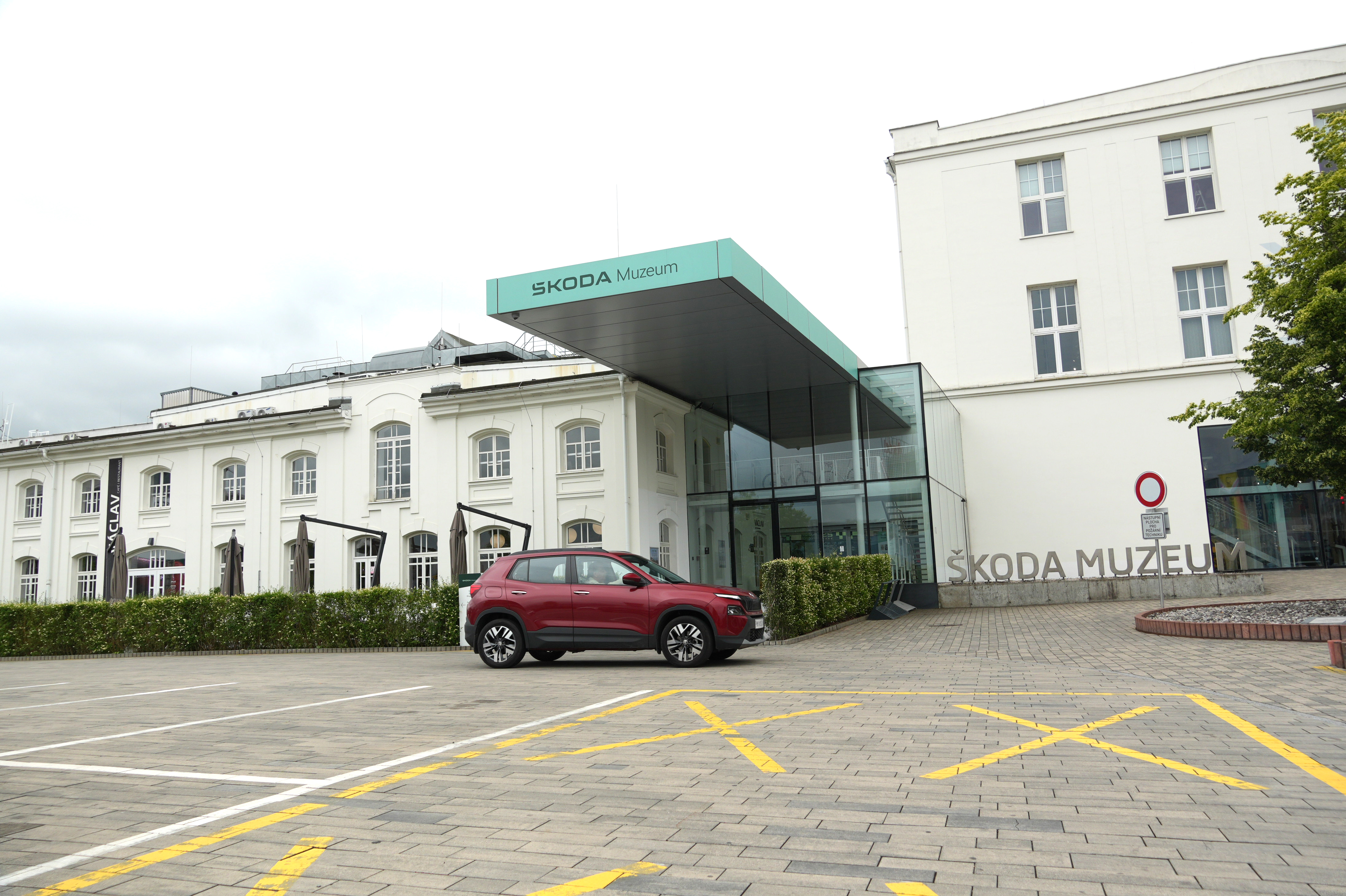 Before reaching its final destination in Prague, the expedition naturally also stopped in Mladá Boleslav, the home town of the Škoda automobile manufacturer