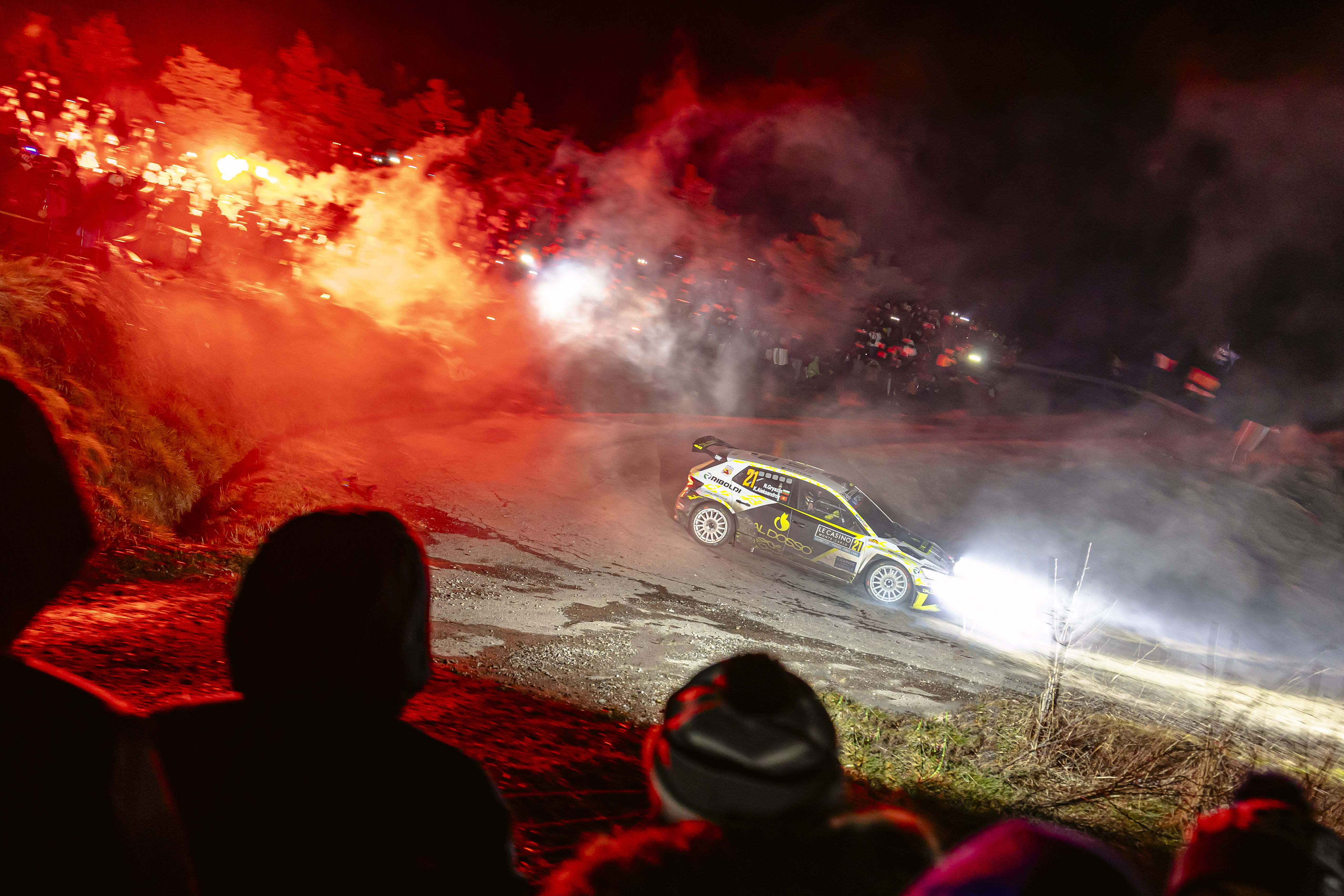 Chainsaws and sparklers. Discover the traditions of rally fans